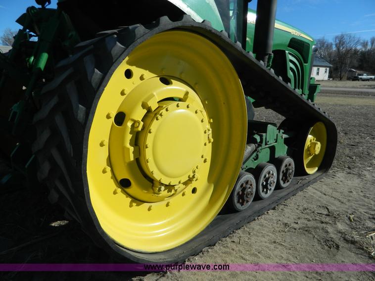 image for item L7316 2004 John Deere 8420T tractor