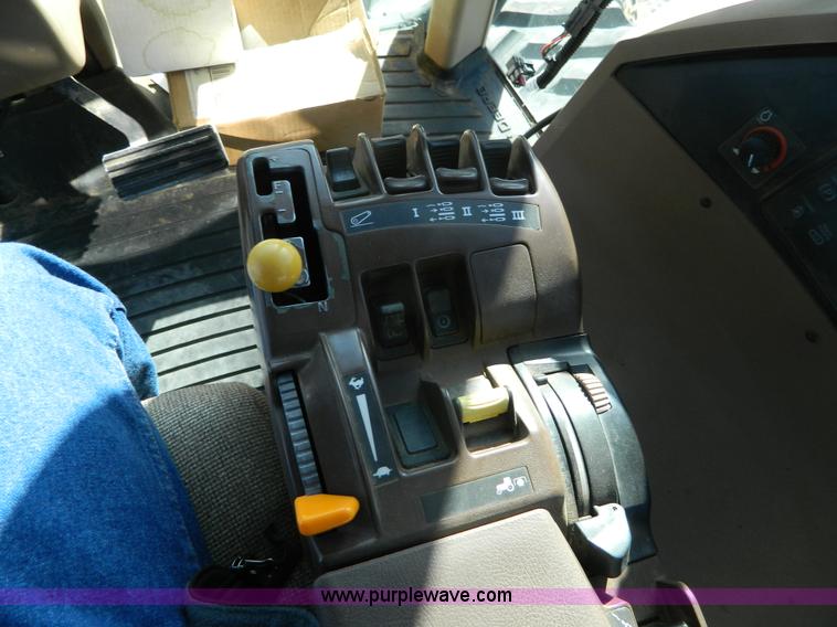 image for item L7316 2004 John Deere 8420T tractor