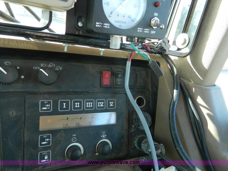 image for item L7316 2004 John Deere 8420T tractor