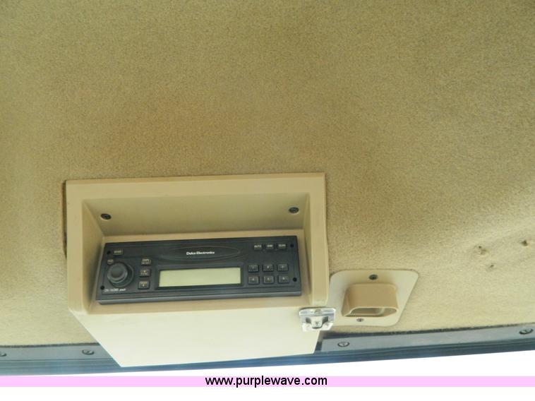 image for item L7316 2004 John Deere 8420T tractor