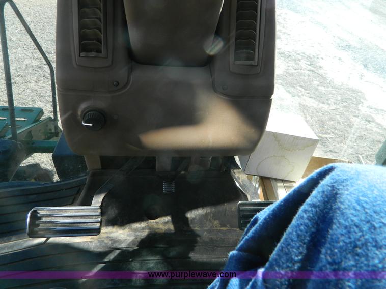 image for item L7316 2004 John Deere 8420T tractor