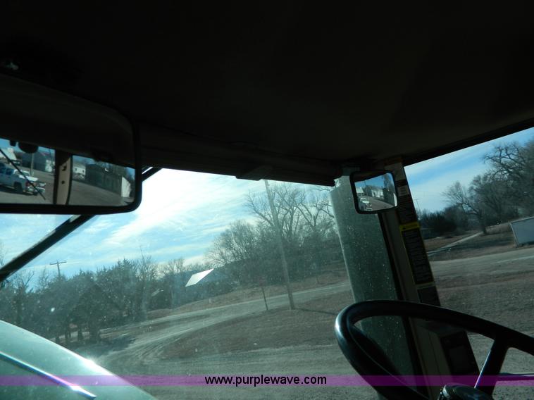 image for item L7316 2004 John Deere 8420T tractor