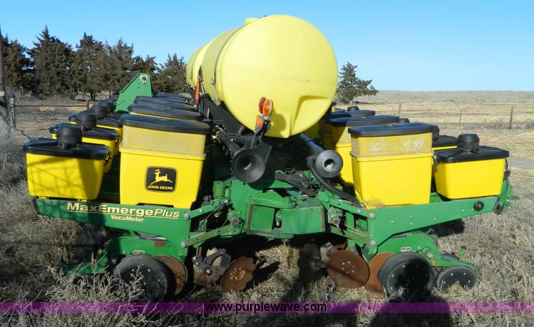 image for item L7317 1998 John Deere 1760 Max Emerge Plus planter
