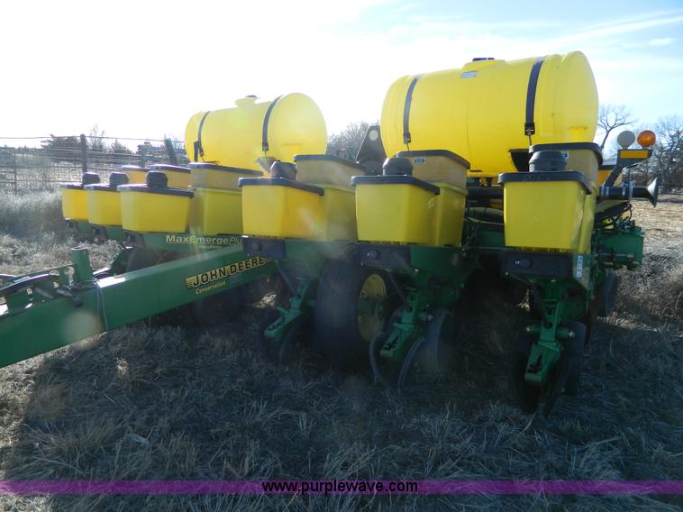 image for item L7317 1998 John Deere 1760 Max Emerge Plus planter