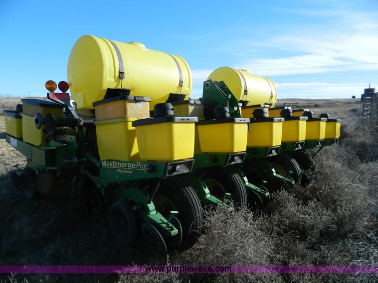 image for item L7317 1998 John Deere 1760 Max Emerge Plus planter