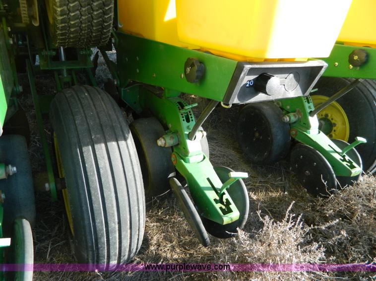 image for item L7317 1998 John Deere 1760 Max Emerge Plus planter