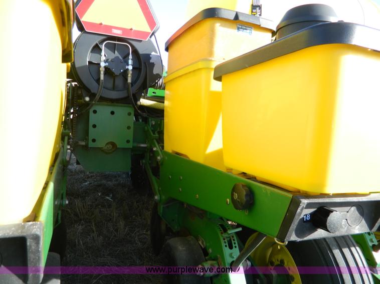 image for item L7317 1998 John Deere 1760 Max Emerge Plus planter