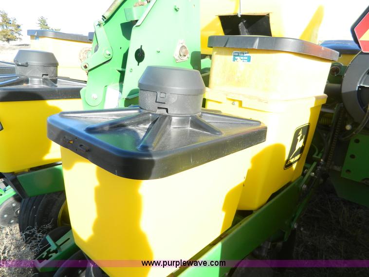 image for item L7317 1998 John Deere 1760 Max Emerge Plus planter
