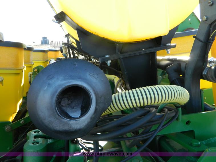 image for item L7317 1998 John Deere 1760 Max Emerge Plus planter
