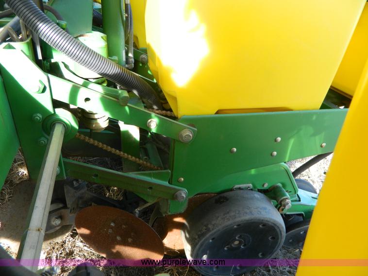 image for item L7317 1998 John Deere 1760 Max Emerge Plus planter