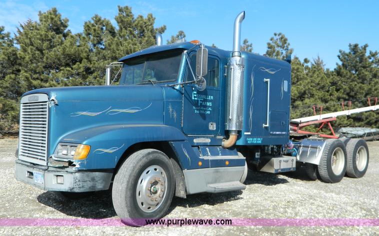image for item L7324 1994 Freightliner FLD semi truck