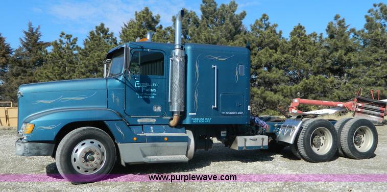image for item L7324 1994 Freightliner FLD semi truck