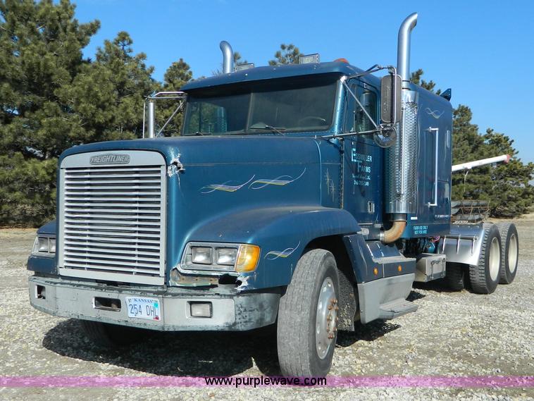 image for item L7324 1994 Freightliner FLD semi truck