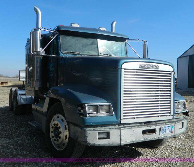 image for item L7324 1994 Freightliner FLD semi truck