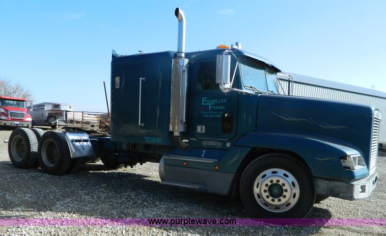 image for item L7324 1994 Freightliner FLD semi truck