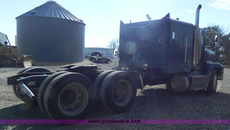 image for item L7324 1994 Freightliner FLD semi truck