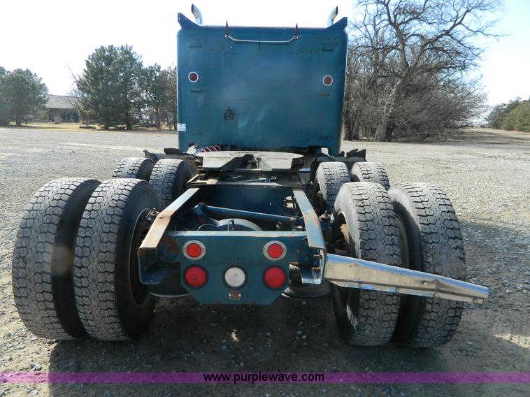 image for item L7324 1994 Freightliner FLD semi truck