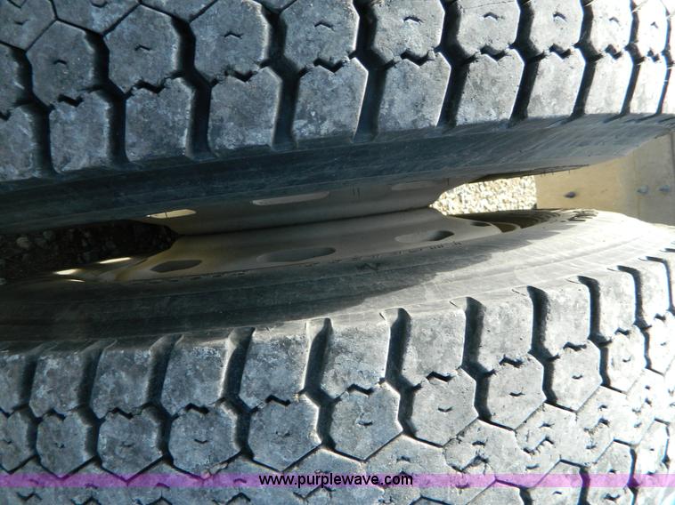 image for item L7324 1994 Freightliner FLD semi truck