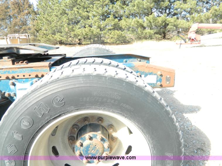 image for item L7324 1994 Freightliner FLD semi truck