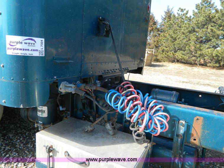 image for item L7324 1994 Freightliner FLD semi truck