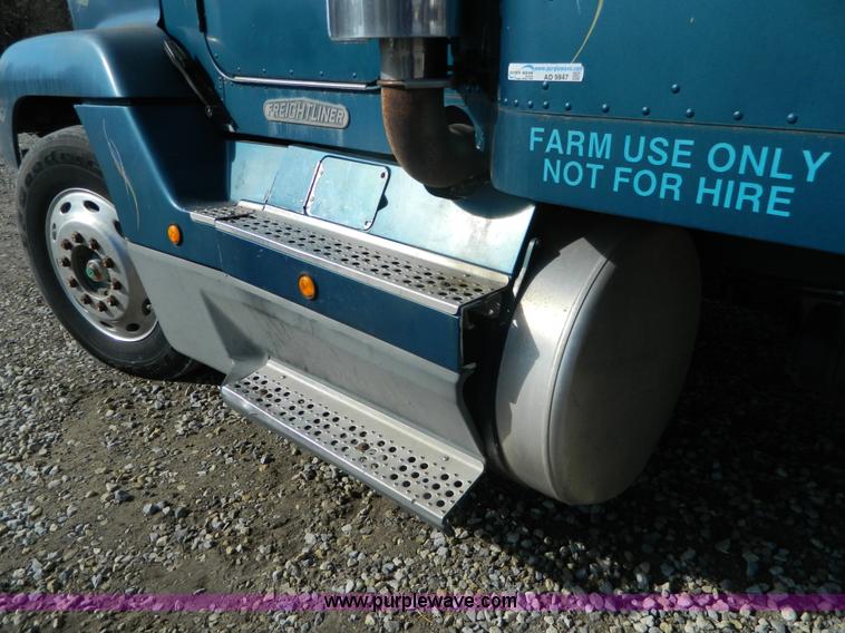 image for item L7324 1994 Freightliner FLD semi truck