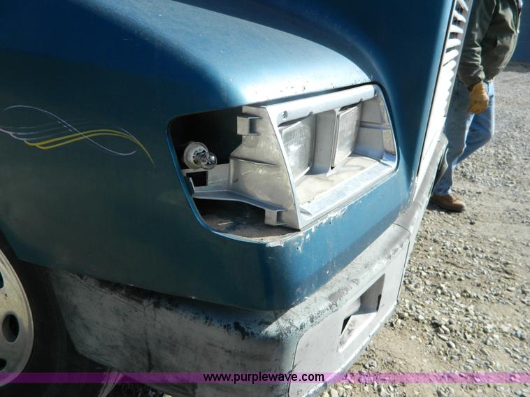 image for item L7324 1994 Freightliner FLD semi truck