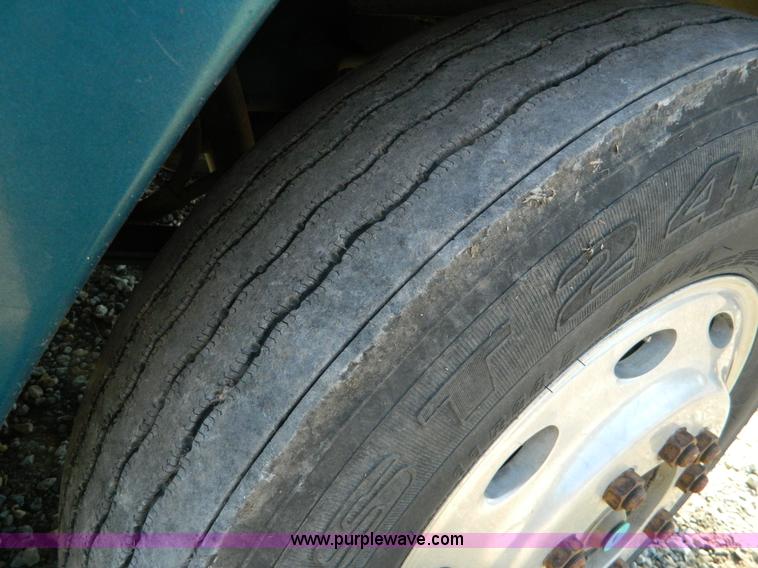 image for item L7324 1994 Freightliner FLD semi truck