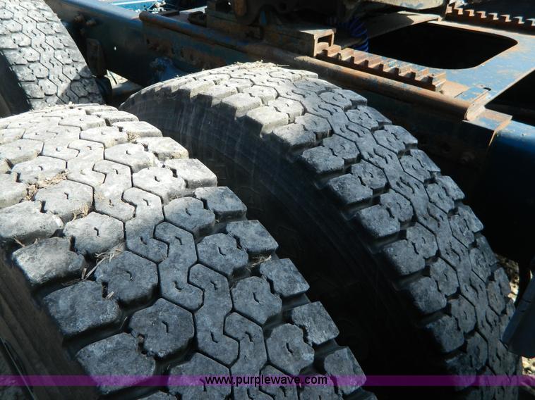 image for item L7324 1994 Freightliner FLD semi truck