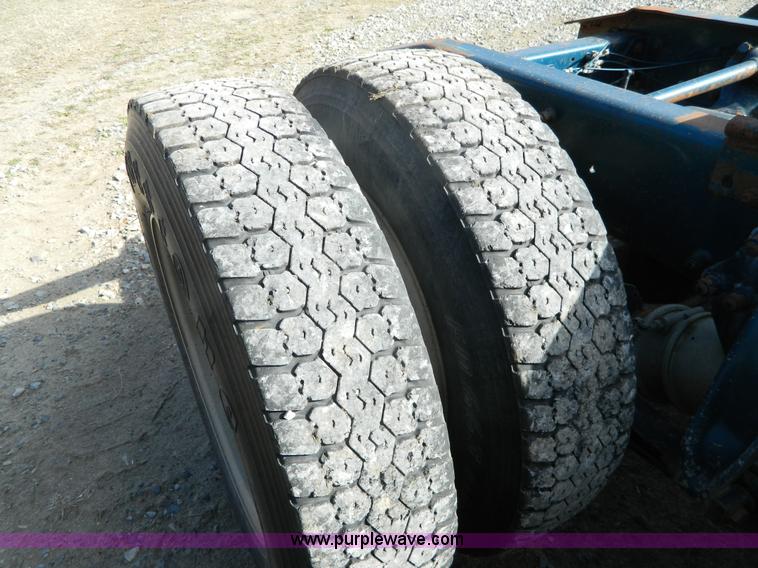 image for item L7324 1994 Freightliner FLD semi truck