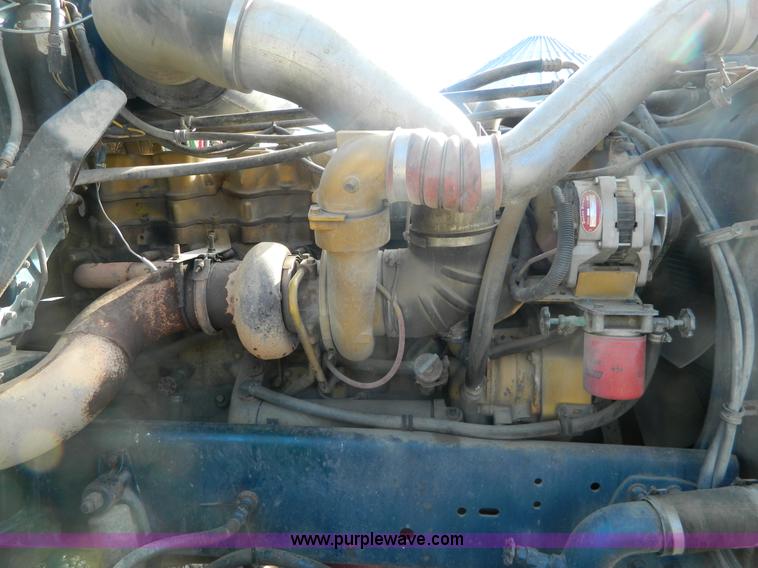 image for item L7324 1994 Freightliner FLD semi truck