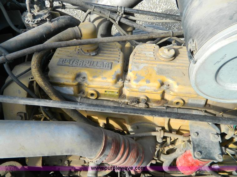 image for item L7324 1994 Freightliner FLD semi truck