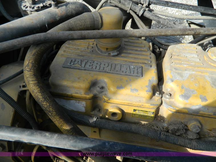 image for item L7324 1994 Freightliner FLD semi truck