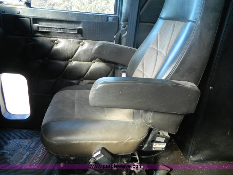 image for item L7324 1994 Freightliner FLD semi truck