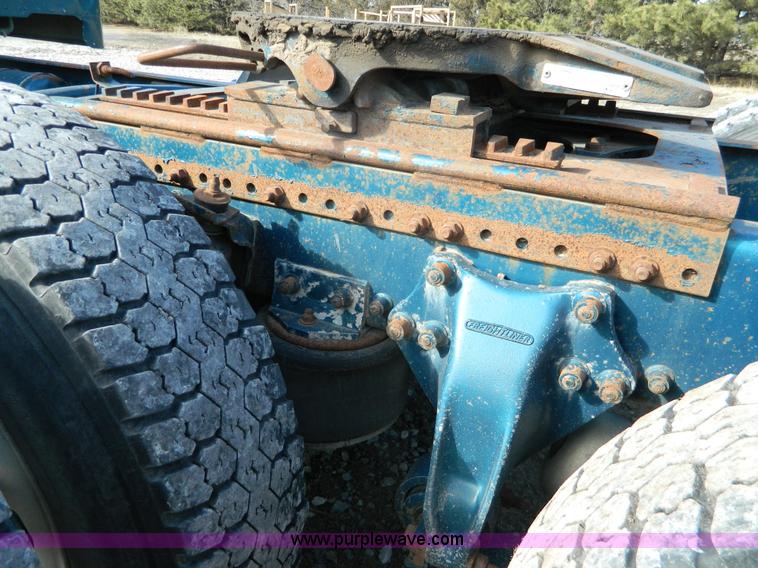 image for item L7324 1994 Freightliner FLD semi truck