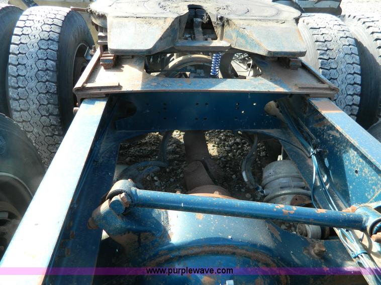 image for item L7324 1994 Freightliner FLD semi truck