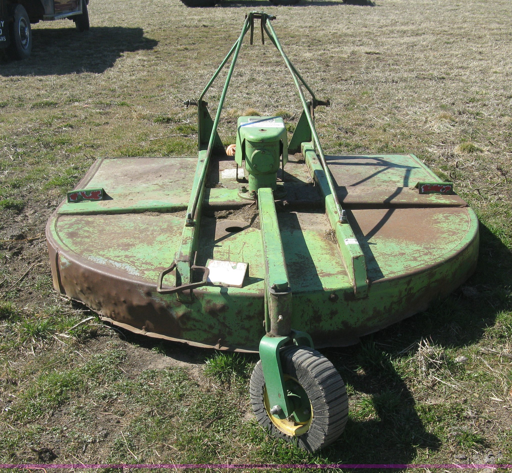 John Deere 606 rotary mower in Sedgwick, KS Item J2883 sold Purple Wave