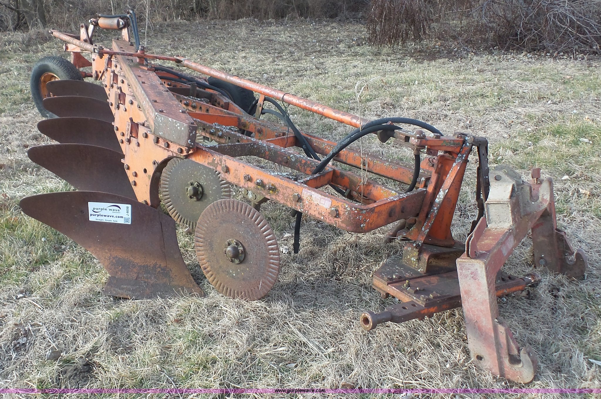 Case five bottom plow in Lenexa, KS | Item J4698 sold | Purple Wave