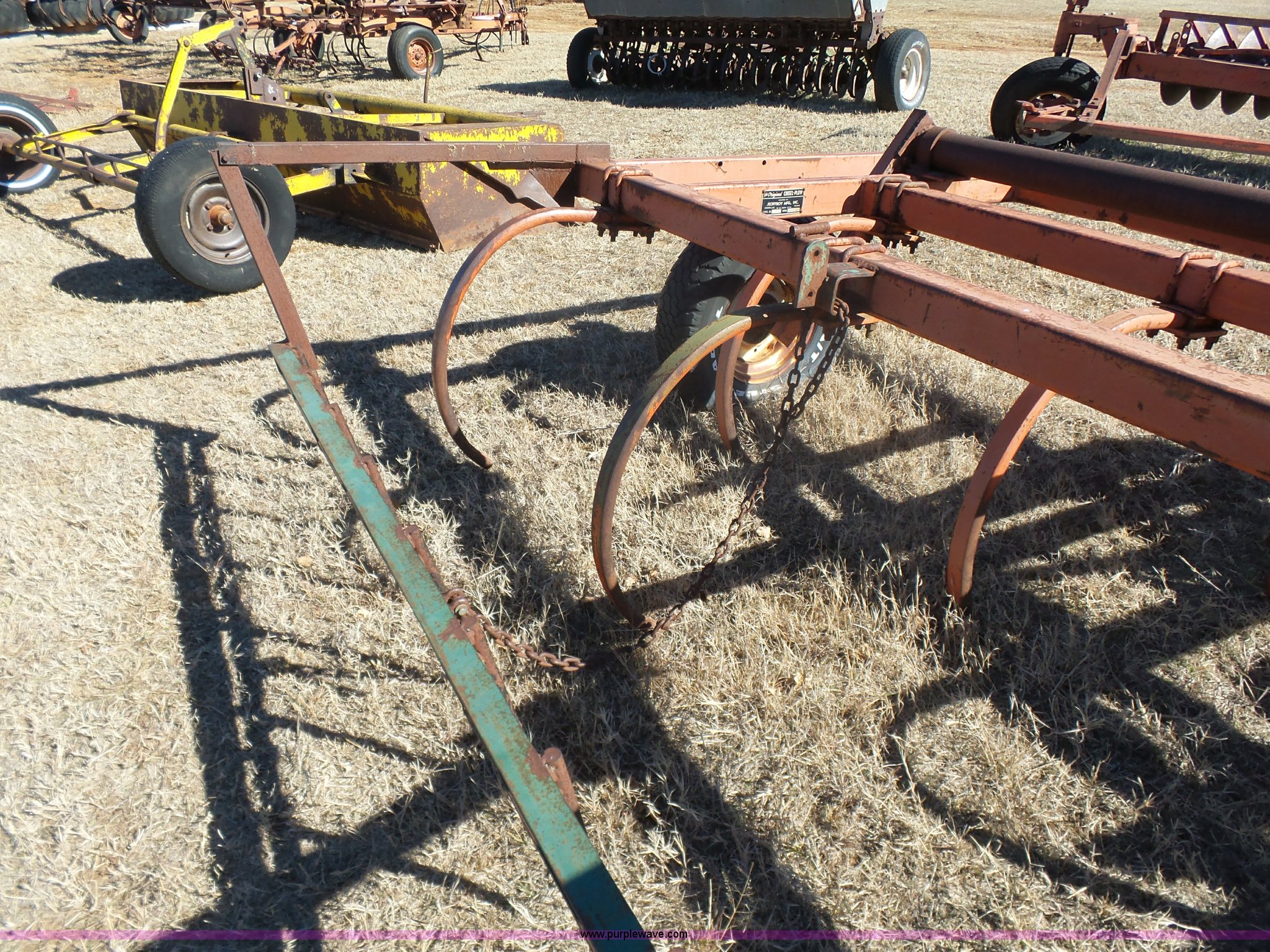 Allis Chalmers 61016 chisel plow in Guthrie, OK Item L6160 sold Purple Wave