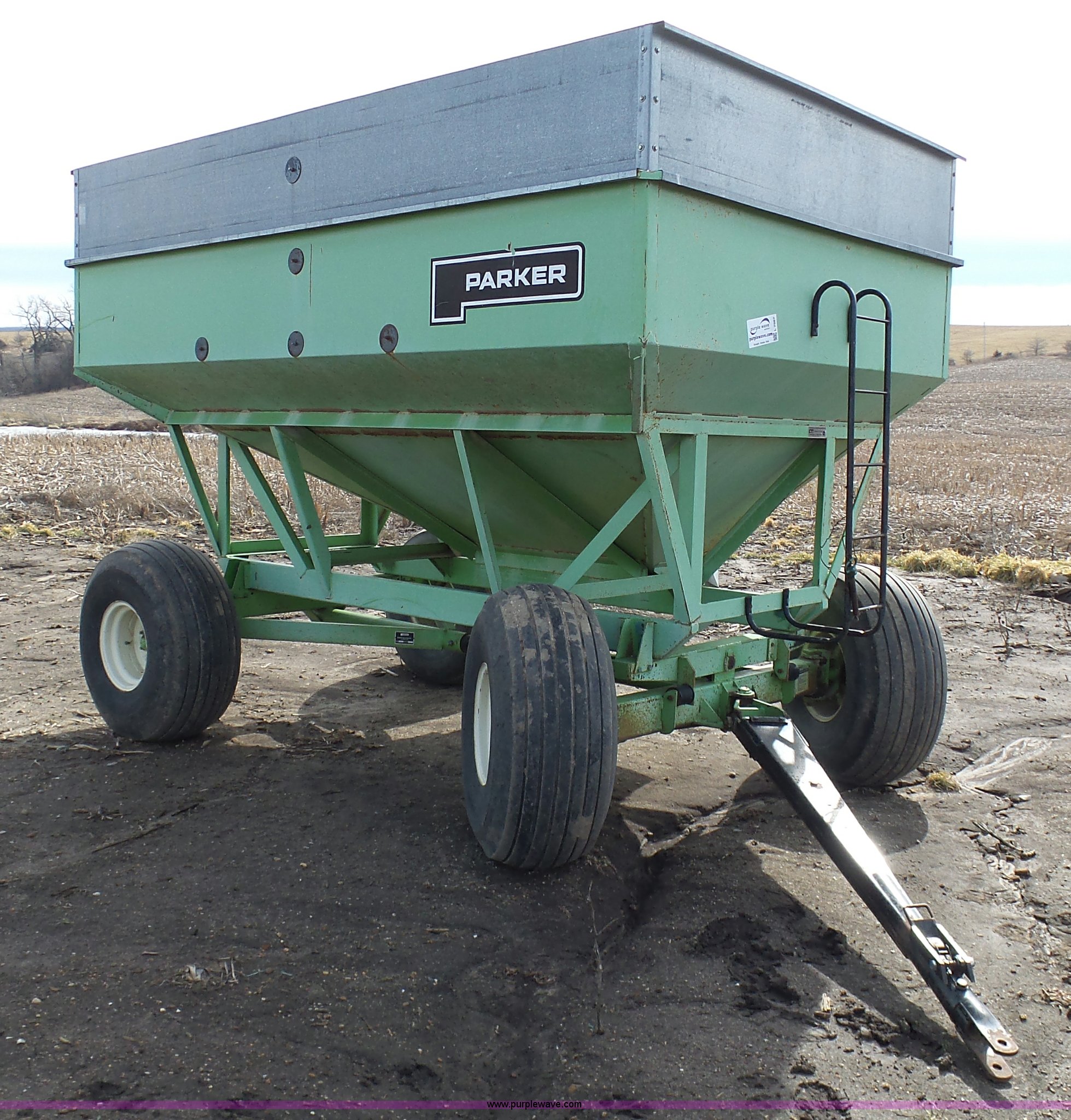 Parker 2600 gravity wagon in Harris, MO Item L7067 sold Purple Wave