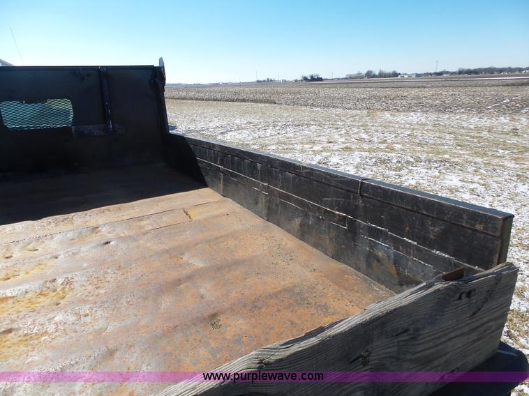 image for item AX9223 2000 Ford F350 dump bed truck