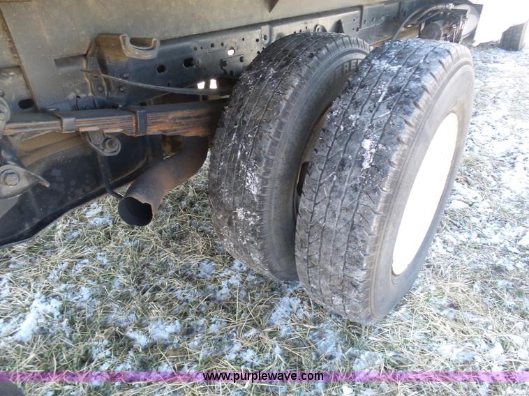 image for item AX9223 2000 Ford F350 dump bed truck