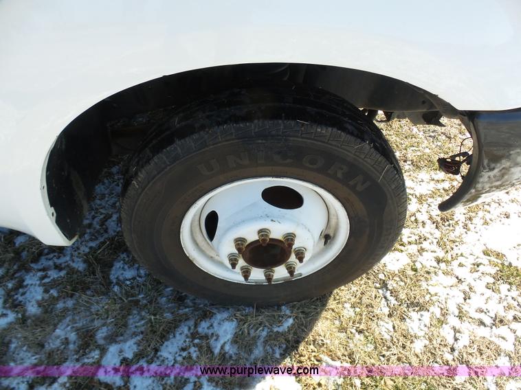 image for item AX9223 2000 Ford F350 dump bed truck