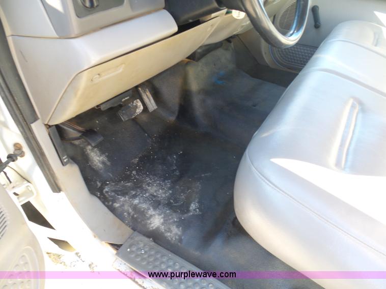 image for item AX9223 2000 Ford F350 dump bed truck