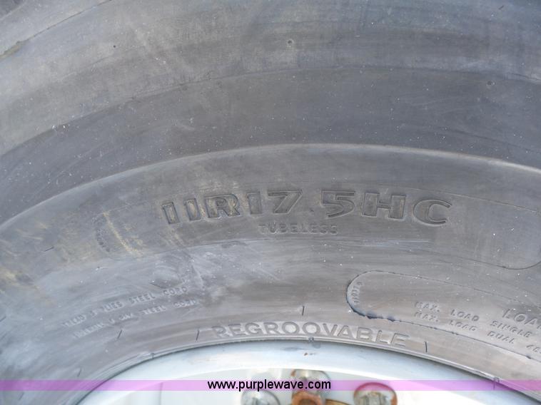 image for item AX9226 2001 Sauber 4400 extendable pole trailer
