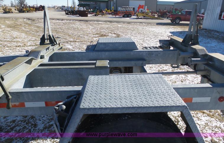 image for item AX9226 2001 Sauber 4400 extendable pole trailer