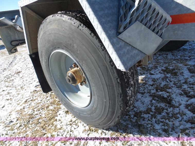 image for item AX9226 2001 Sauber 4400 extendable pole trailer