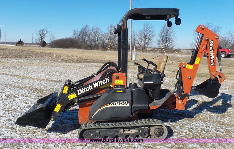 image for item AX9235 2008 Ditch Witch XT850 tool carrier