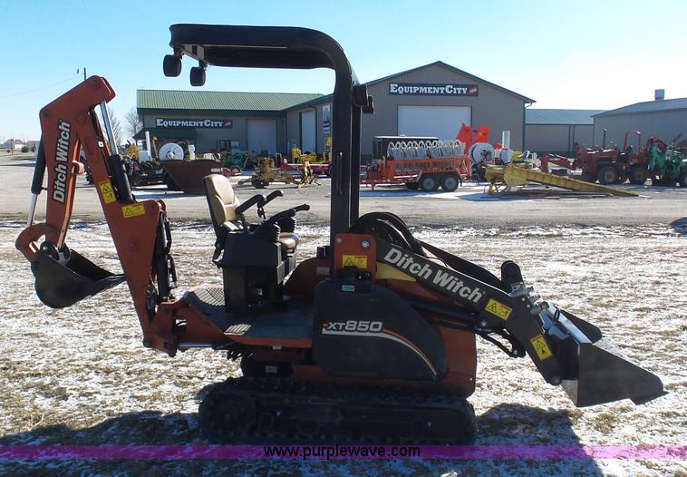 image for item AX9235 2008 Ditch Witch XT850 tool carrier