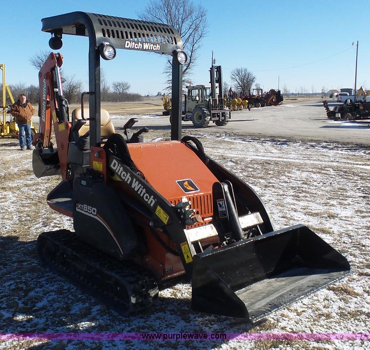 image for item AX9235 2008 Ditch Witch XT850 tool carrier
