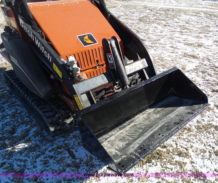 image for item AX9235 2008 Ditch Witch XT850 tool carrier